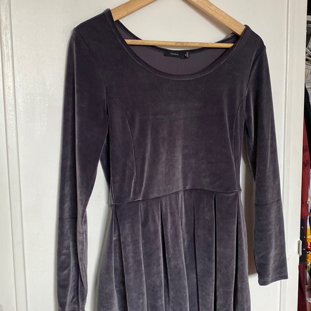 velvet long sleeve dress - Talula Aritzia size M - purple/grey